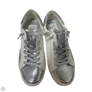 Sandals Flats By Dolce Vita In Silver & White, Size: 5