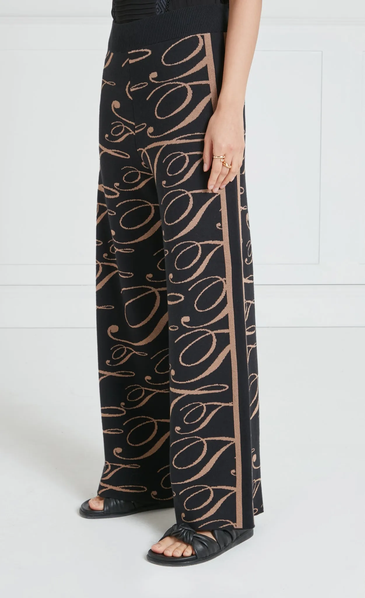 T-Logo Mania Trousers - Black/Camel
