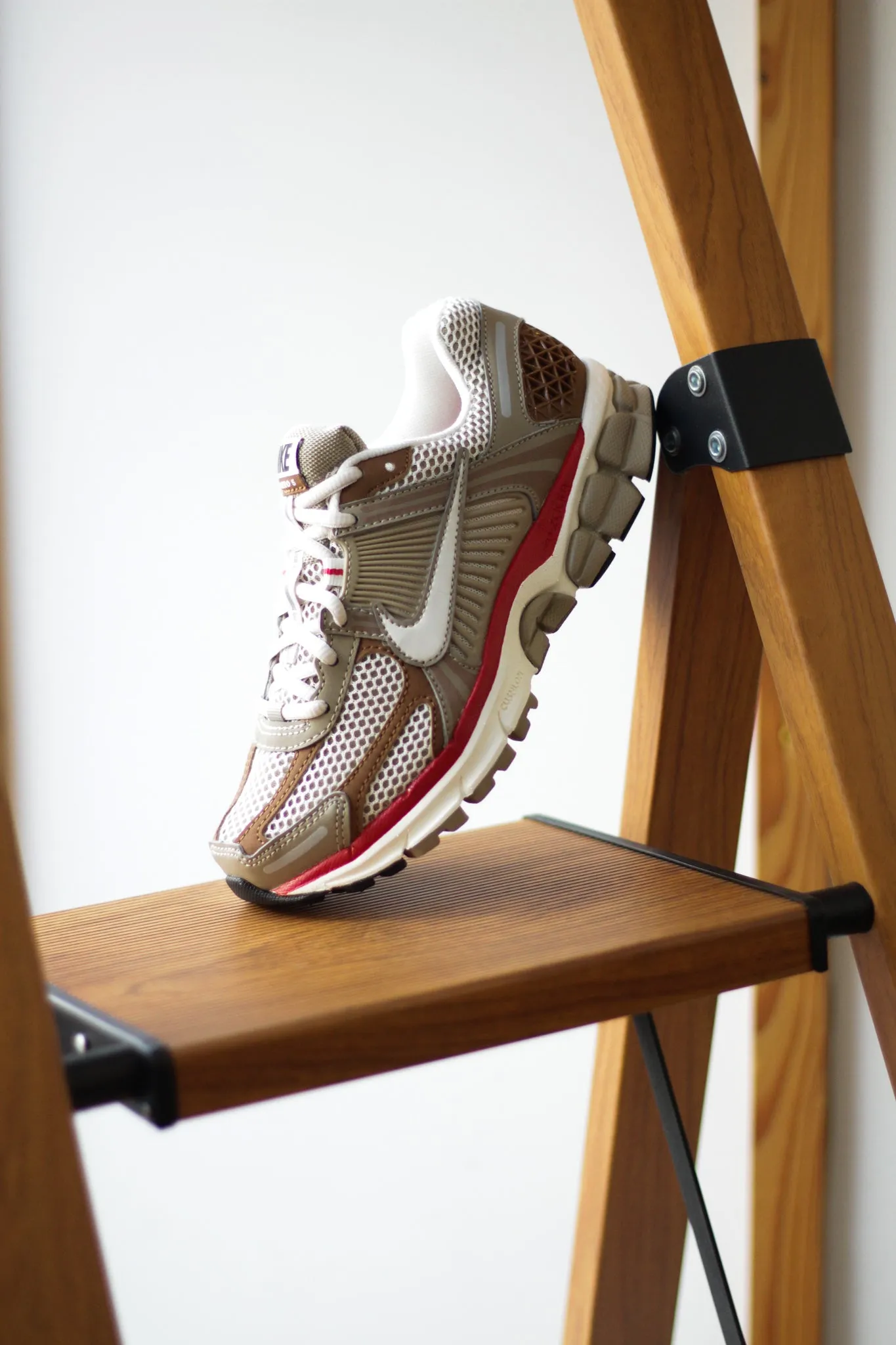 W ZOOM VOMERO 5 KHAKI/FIRE RED