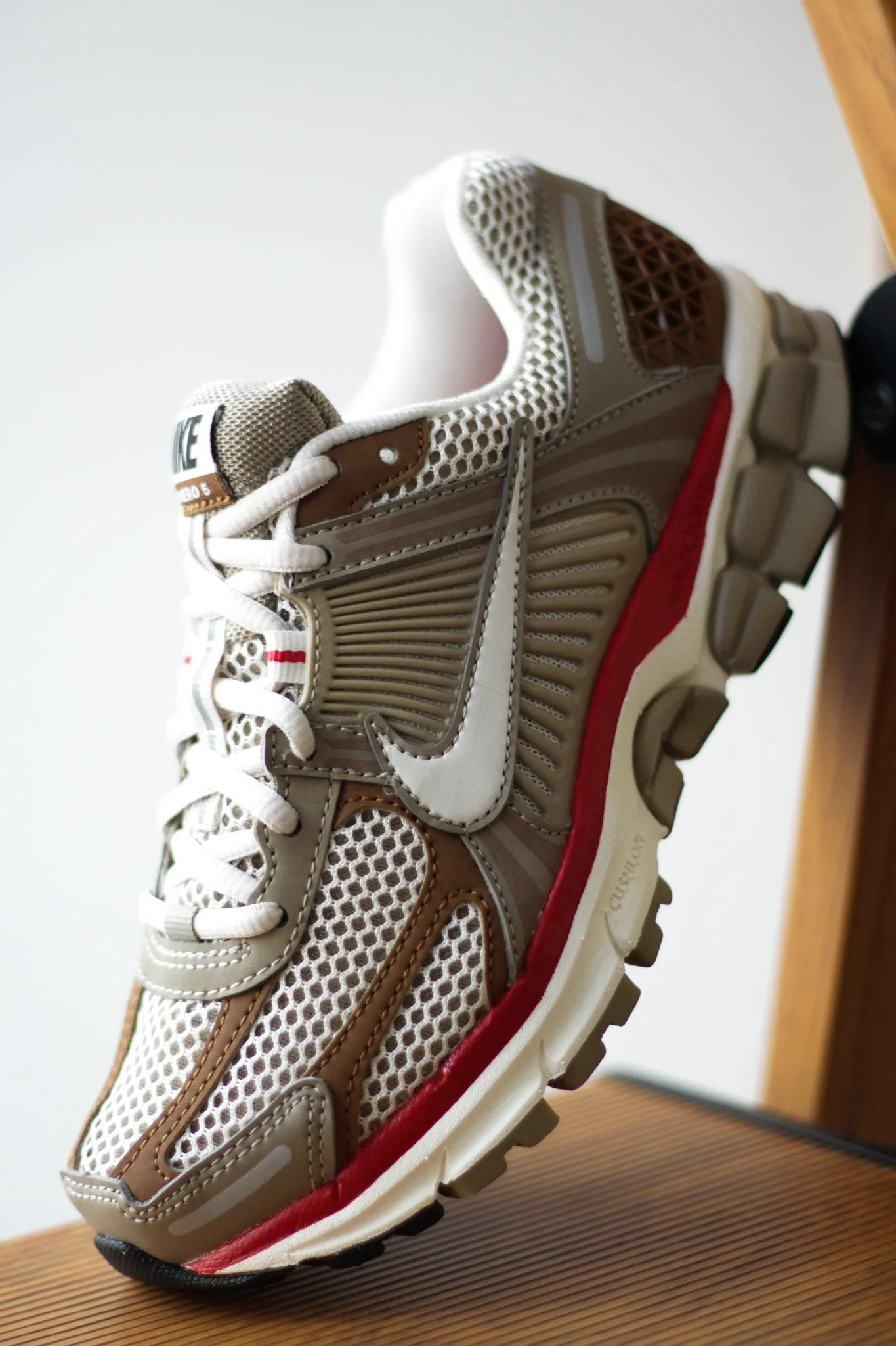 W ZOOM VOMERO 5 KHAKI/FIRE RED