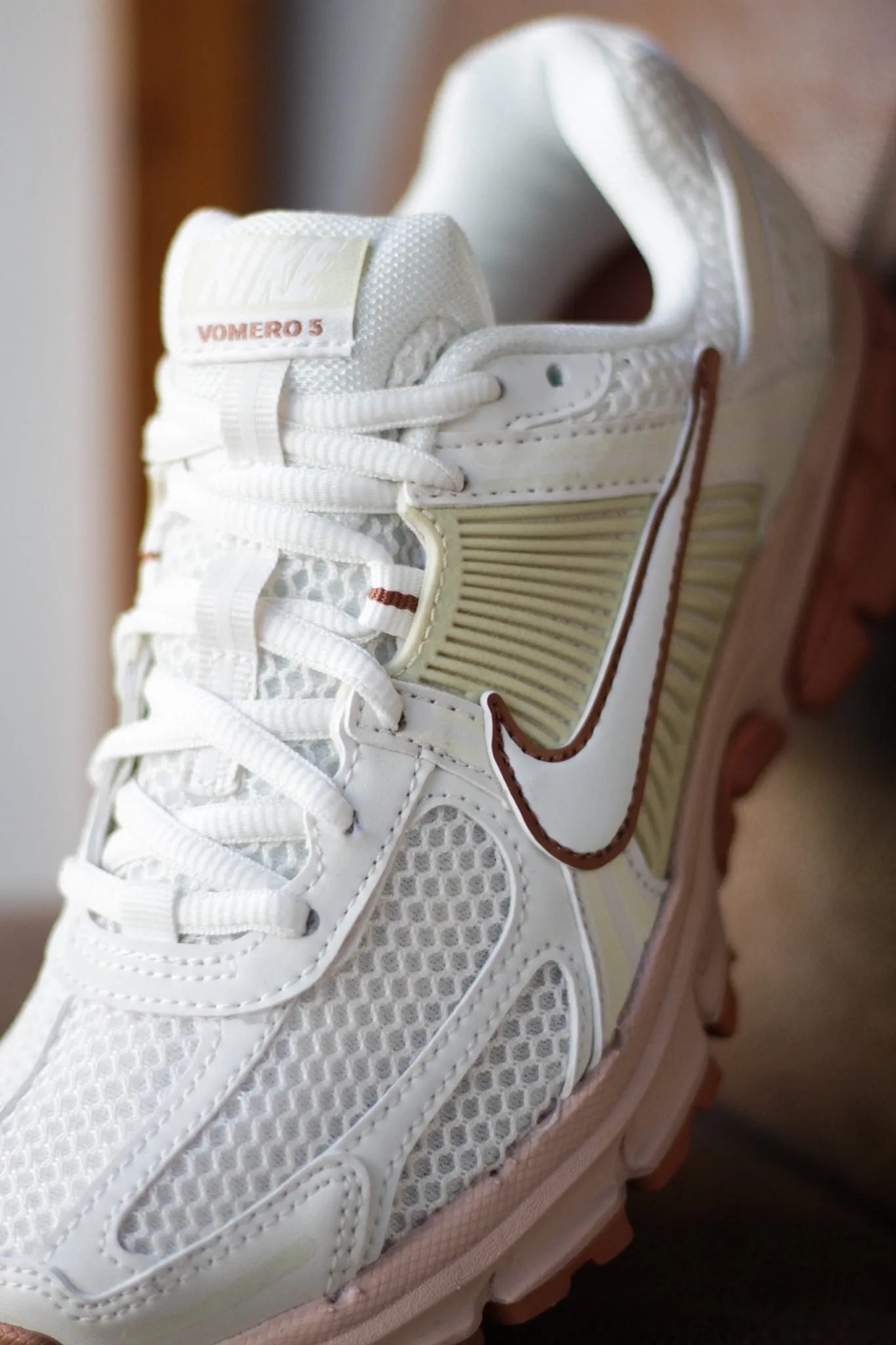 W ZOOM VOMERO 5 PHANTOM/SUMMIT WHITE-PARTICLE BEIGE