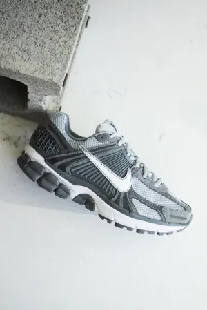 ZOOM VOMERO 5 COOL GREY/WHITE-WOLF GREY
